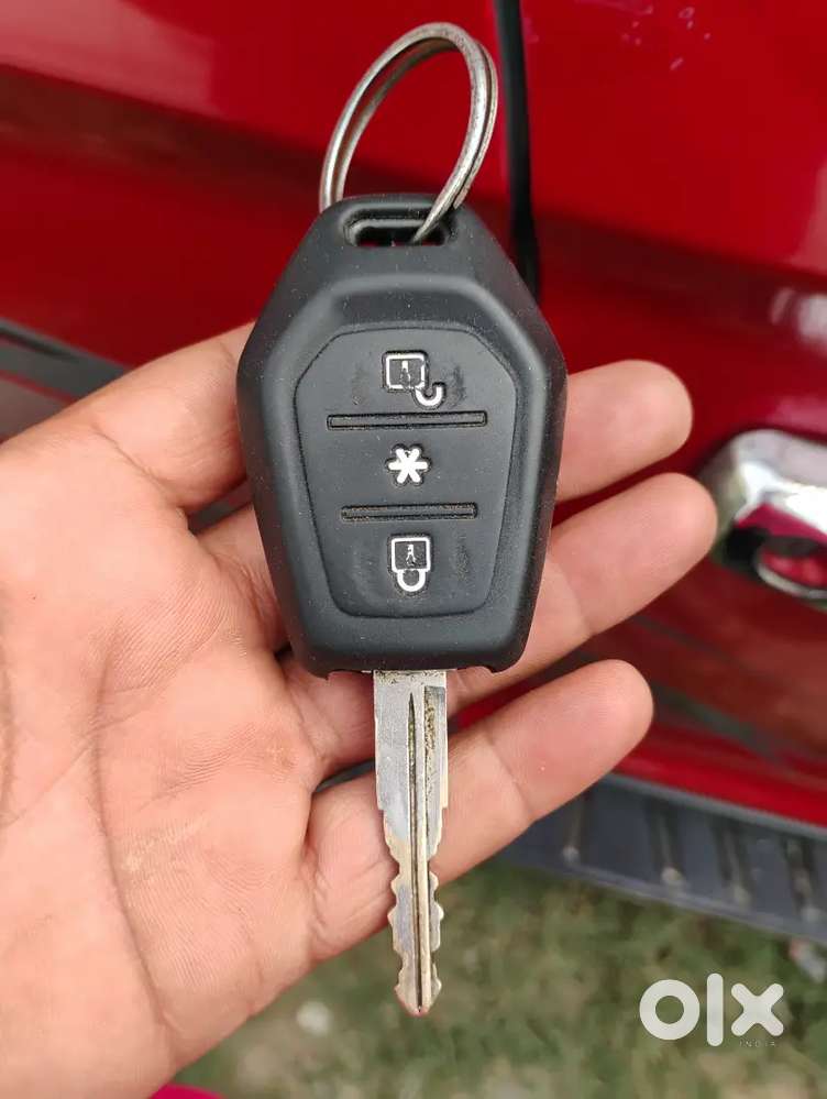 Mahindra Tuv 300 2016 Diesel 104000 Km Driven