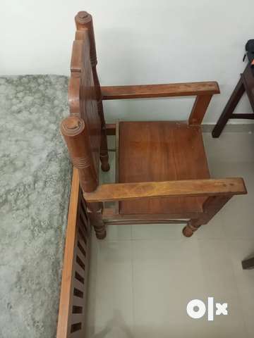 Wooden chair Other Household Items 1762156921