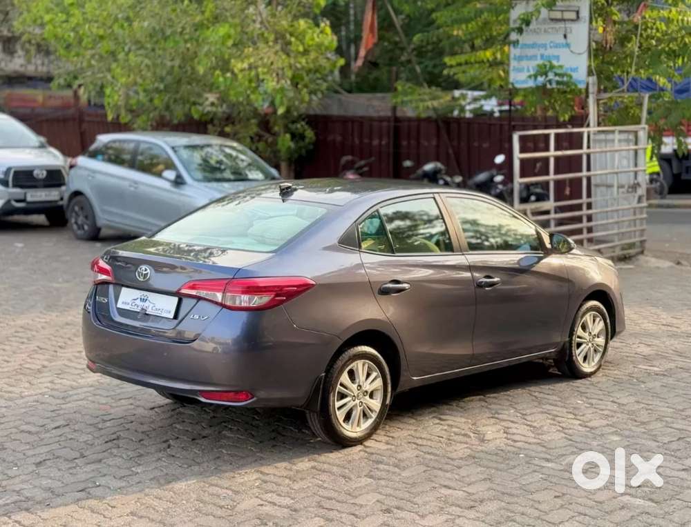 Toyota Yaris V Cvt, 2018, Petrol