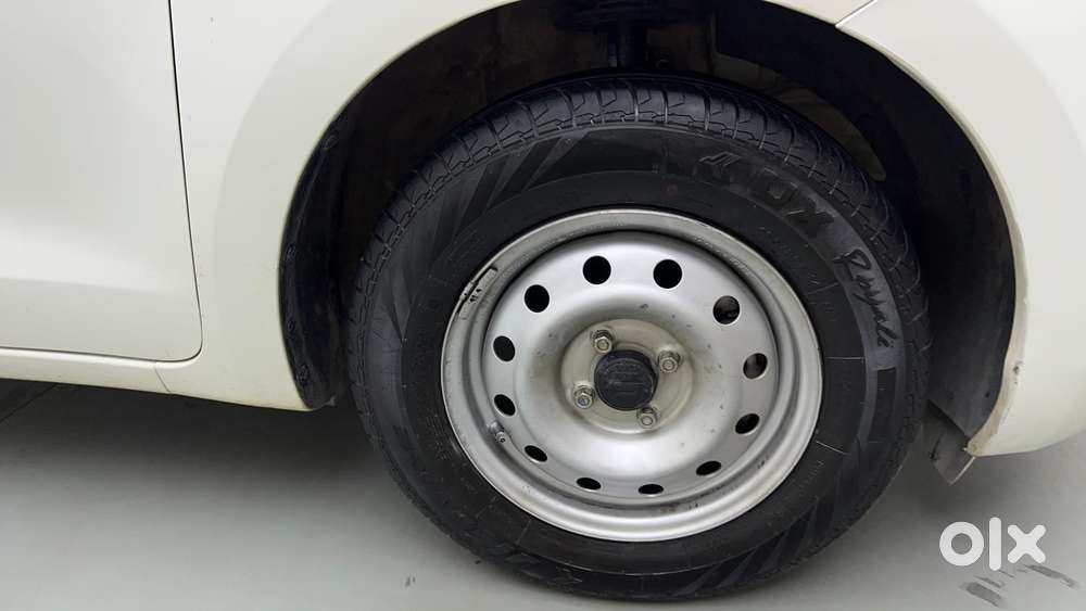 Maruti Suzuki Swift 1.3 Lxi, 2023, Petrol