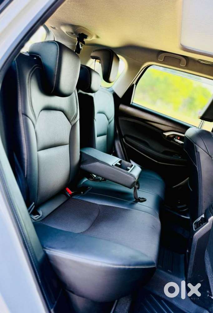 Maruti Suzuki Grand Vitara 1.5 Alpha Plus Intelligent Hybrid Ecvt, 2..