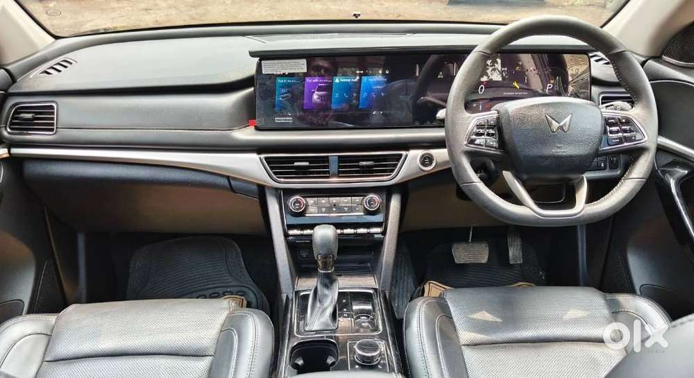 Mahindra Xuv700 2.2 Ax 7 Diesel At Luxury Pack Str Awd, 2025, Diesel