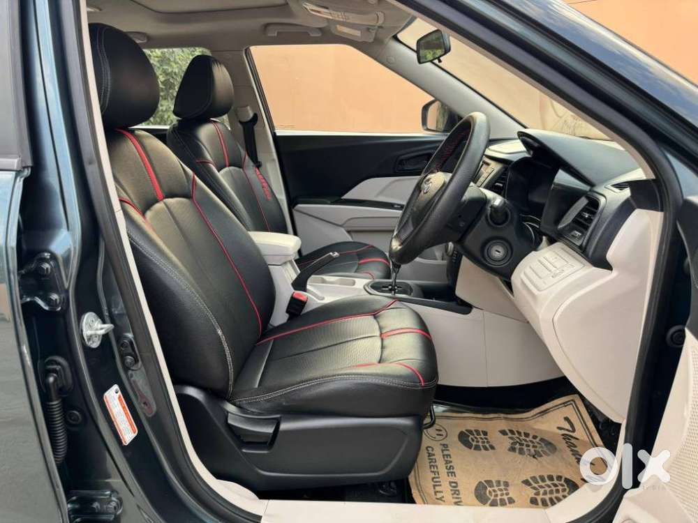 Mahindra Xuv300 1.2 W8 Amt Petrol, 2022, Petrol