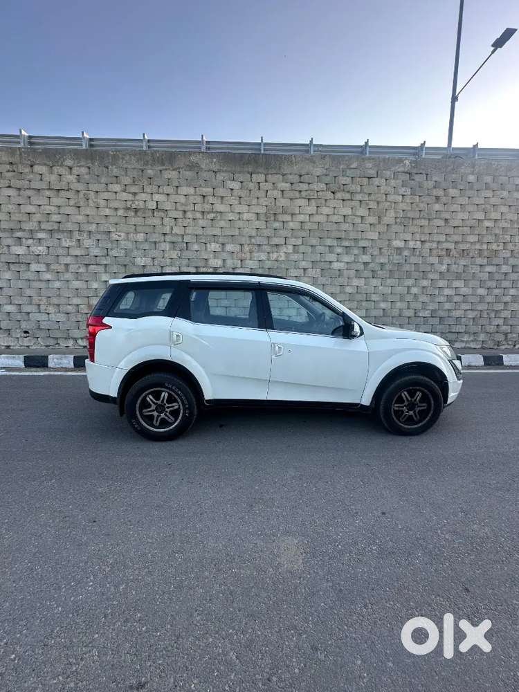 Mahindra Xuv500 W10 With Sunroof Diesel 2018