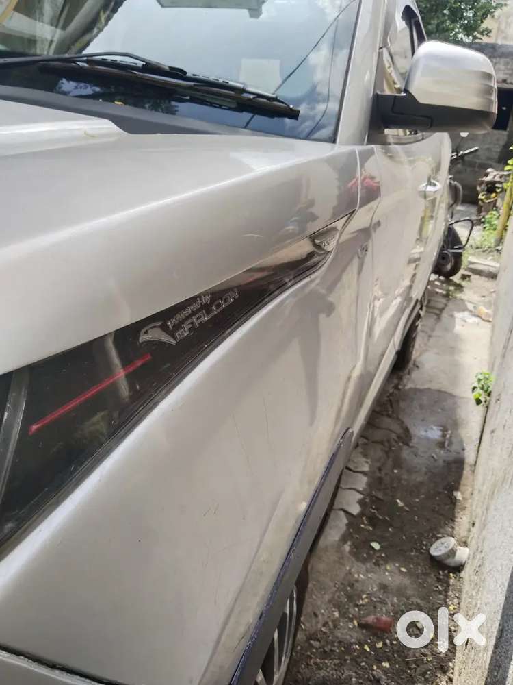 Car Kuv 100