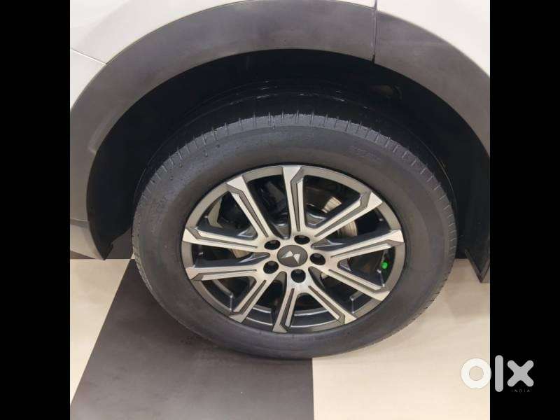 Mahindra Xuv700 2.0 Ax 7 Petrol At Luxury Pack Str, 2022, Petrol