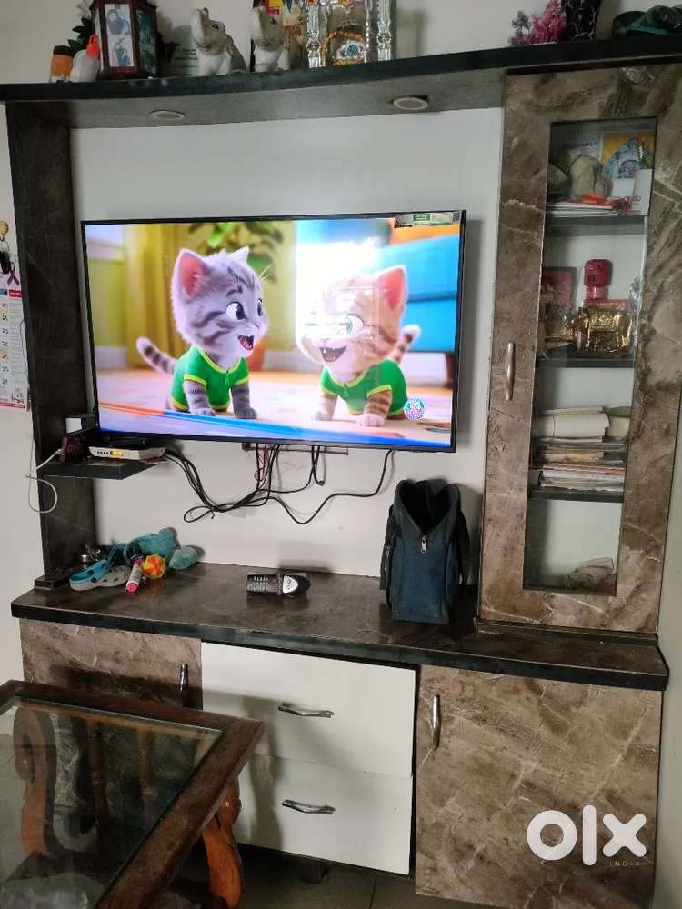 Tv unit for hall