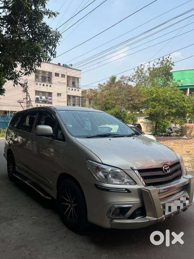 Toyota Innova 2.5 G (diesel) 8 Seater Bs Iv, 2016, Diesel