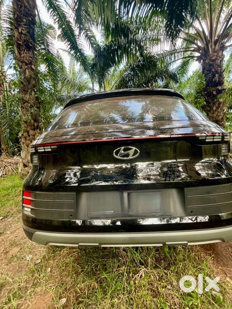 Hyundai Venue Petrol 2024