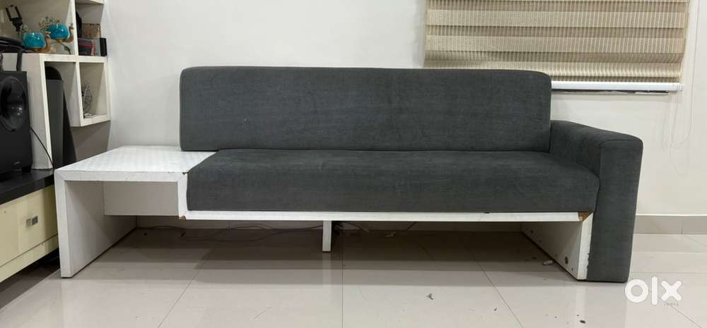 Sofa was made in factory .Very stroang.residential or commercial sofa