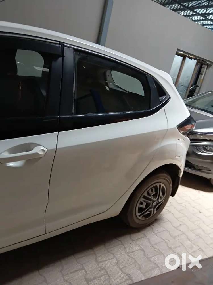 Tata Altroz Xe 2020