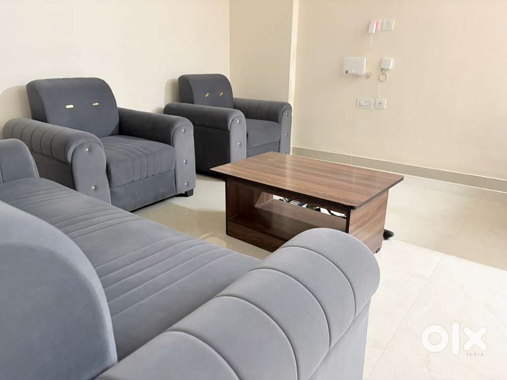 5 seater sofa with center table
