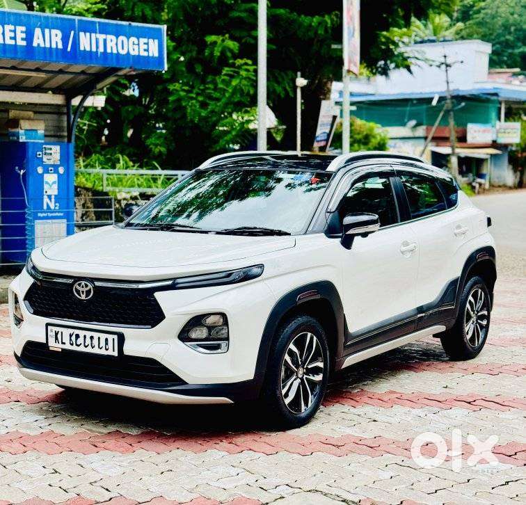 Toyota Urban Cruiser Taisor V 1.0 Petrol At Dual Tone, 2024, Petrol