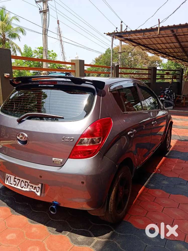 • Hyundai I20 2010 Diesel Well Maintained •
Less Kilometres Driven