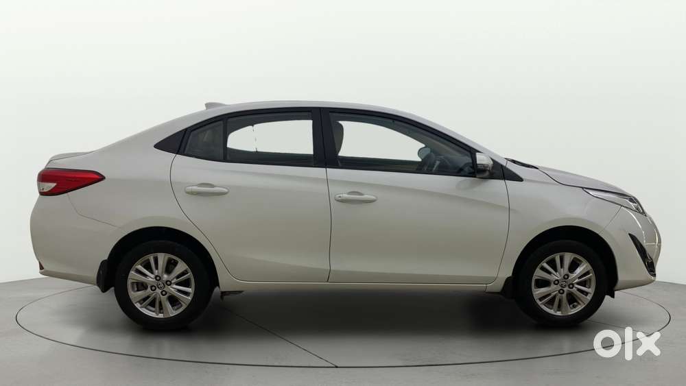 Toyota Yaris V Cvt, 2019, Petrol