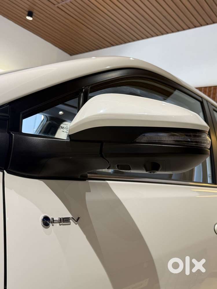 Toyota Innova Hycross 2.0 Zx (o) Hybrid 7 Str, 2025, Cng & Hybrids