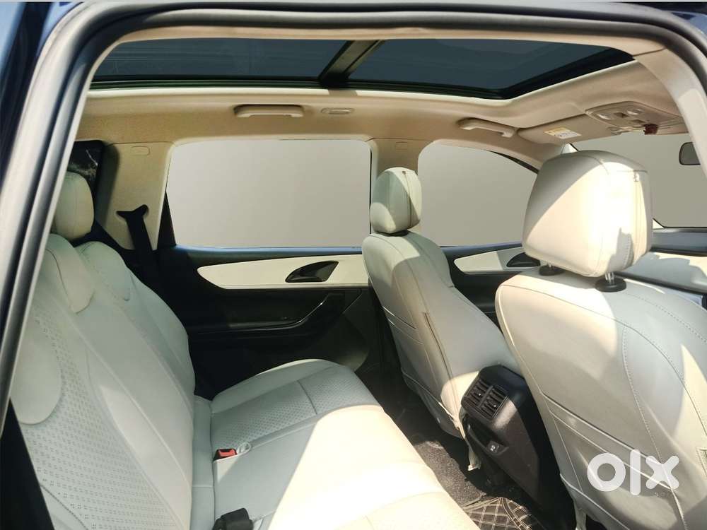 Mahindra Xuv700 2.0 Ax 5 Petrol At Str, 2022, Petrol