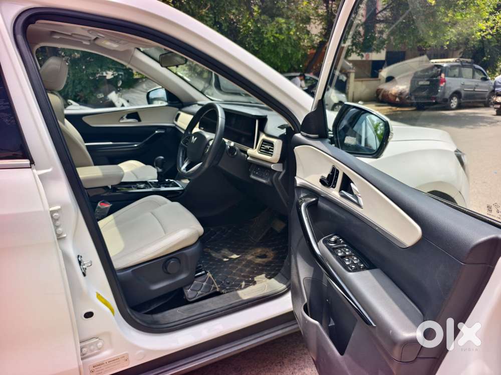 Mahindra Xuv700 2.0 Ax 7 Petrol At Luxury Pack Str, 2024, Petrol