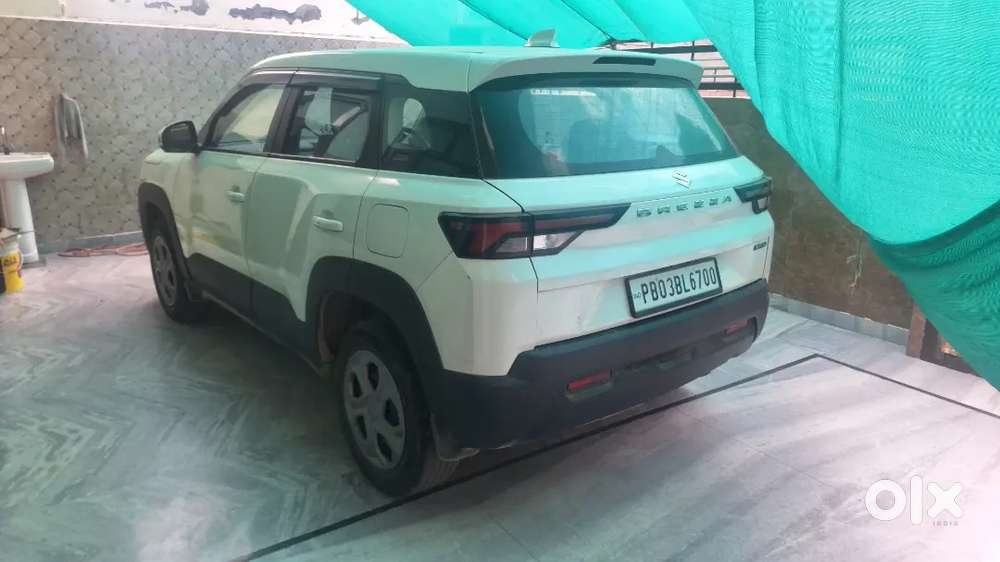 Maruti Suzuki Brezza 2023,variant 1.5 Vxi Smart Hybrid