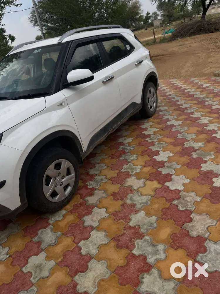Hyundai Venue 2022 Petrol 30000 Km Driven