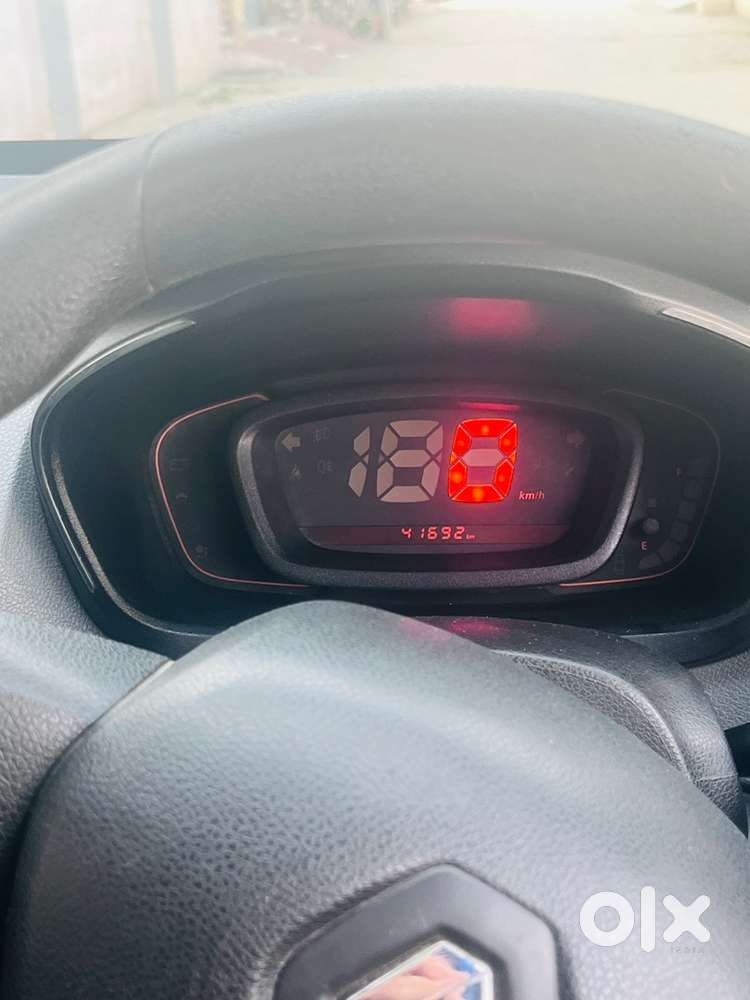 Kwid 42000 Km Run With Jbl Speaker And Amplifier