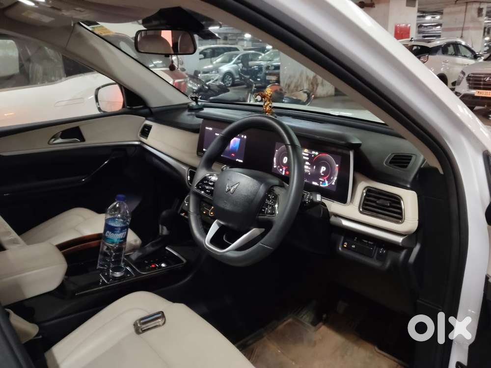 Mahindra Xuv700 2.2 Ax 7 Diesel At Luxury Pack Str, 2025, Diesel