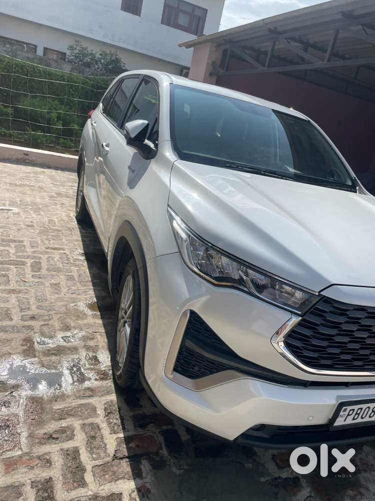 Toyota Innova Hycross 2024 30786 Km Driven