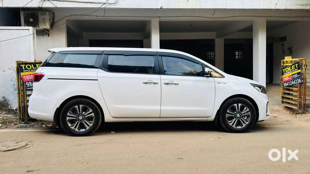Kia Carnival Premium, 2022, Diesel