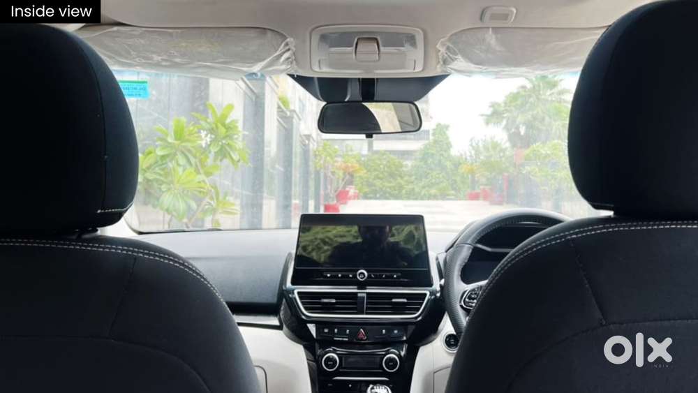 Mahindra Xuv 3xo Ax5 Pm Mt, 2024, Petrol