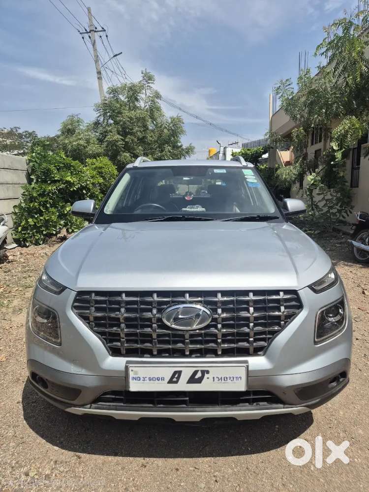 Hyundai Venue 2021 Petrol 38000 Km Driven