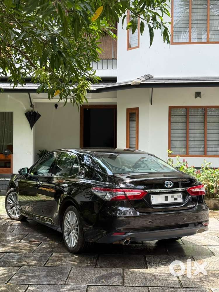 Toyota Camry 2020 Hybrid Well Maintained