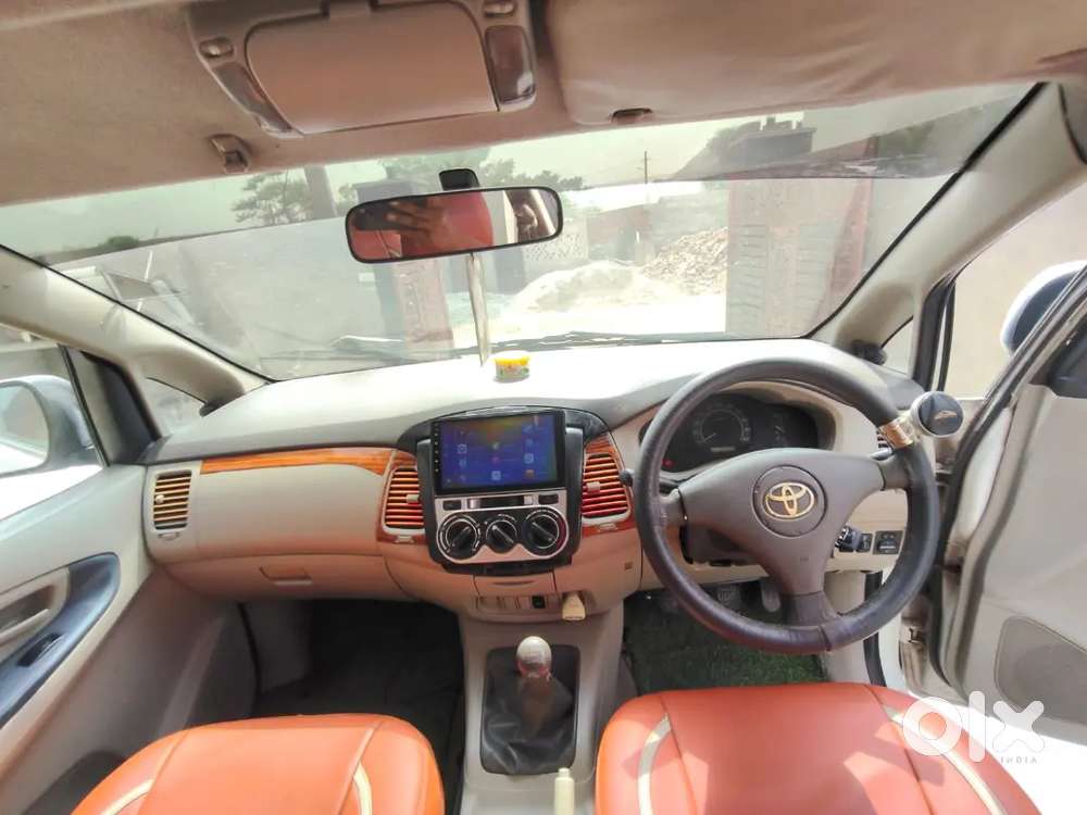 Toyota Innova 2012