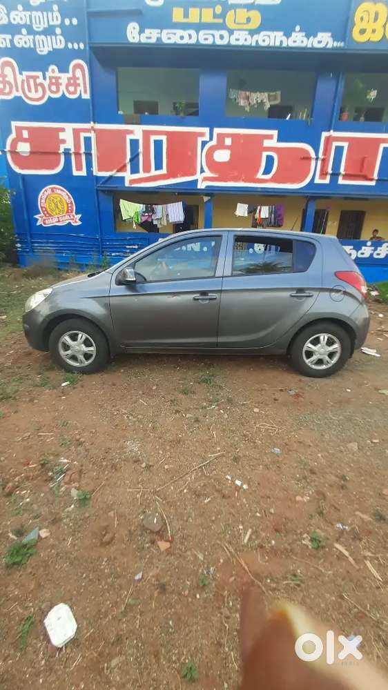 இரண்டு ஏர்பேக் நான்கு அளவில் ஏசி குட் கண்டிஷன்