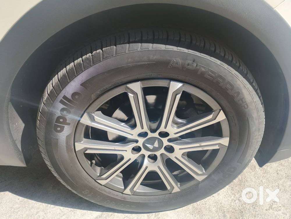 Mahindra Xuv700 2.0 Ax 7 Petrol Mt Str, 2023, Petrol