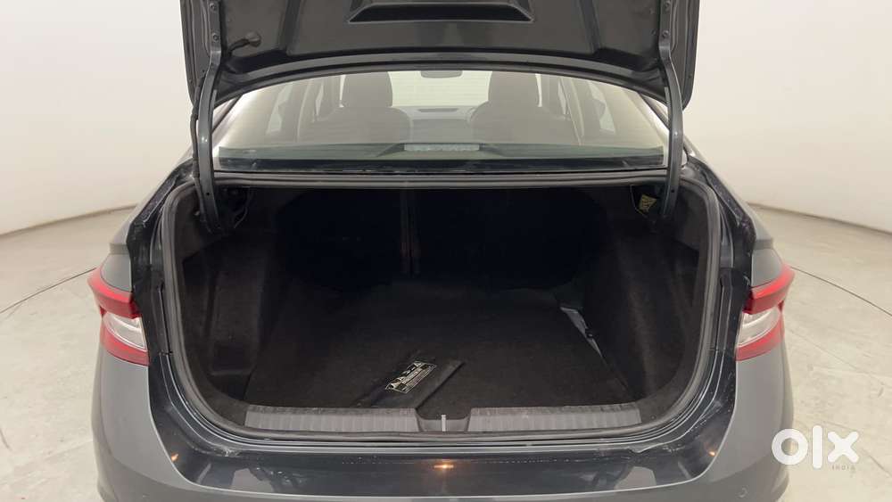 Skoda Slavia Style 1.0l Tsi At, 2022, Petrol
