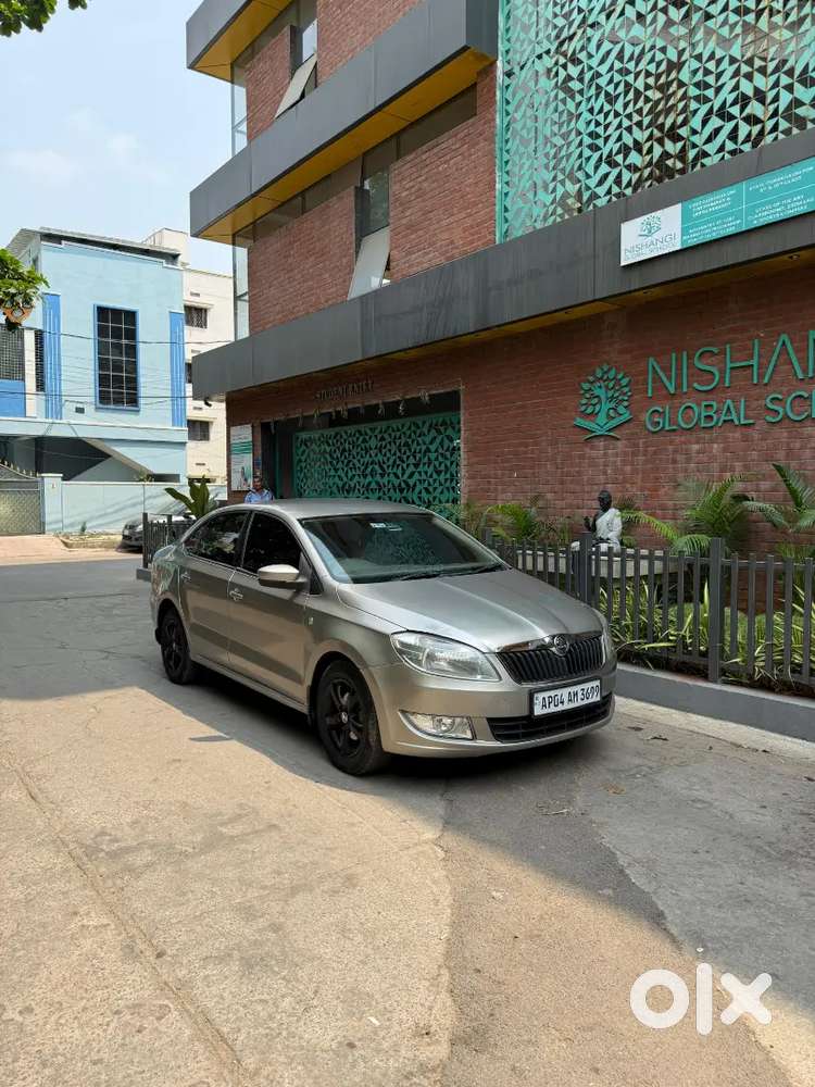 Skoda Rapid 2012 Diesel 120000 Km Driven