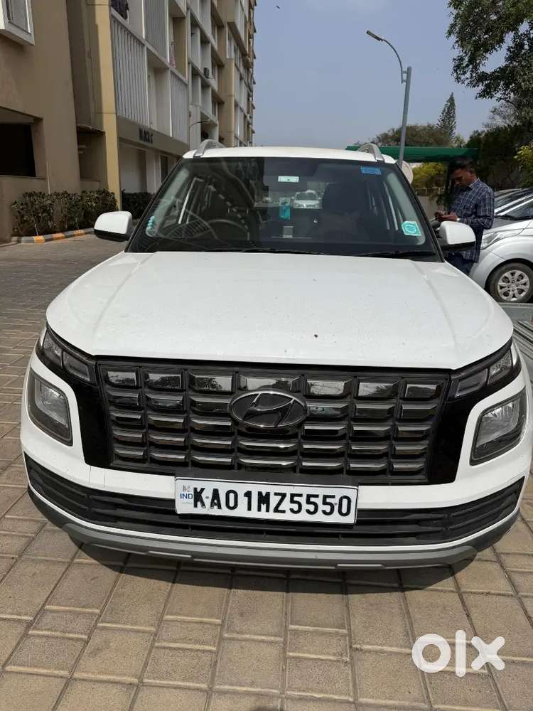Hyundai Venue 2023 Petrol 9000 Km Driven