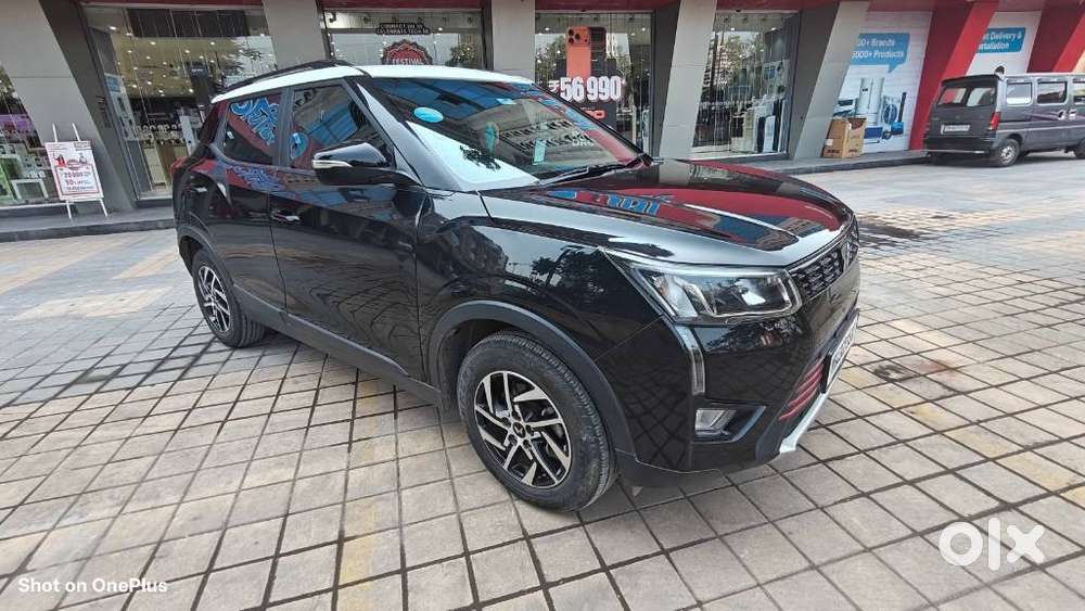 Mahindra Xuv300 W8 1.2 Petrol Dual Tone, 2025, Petrol