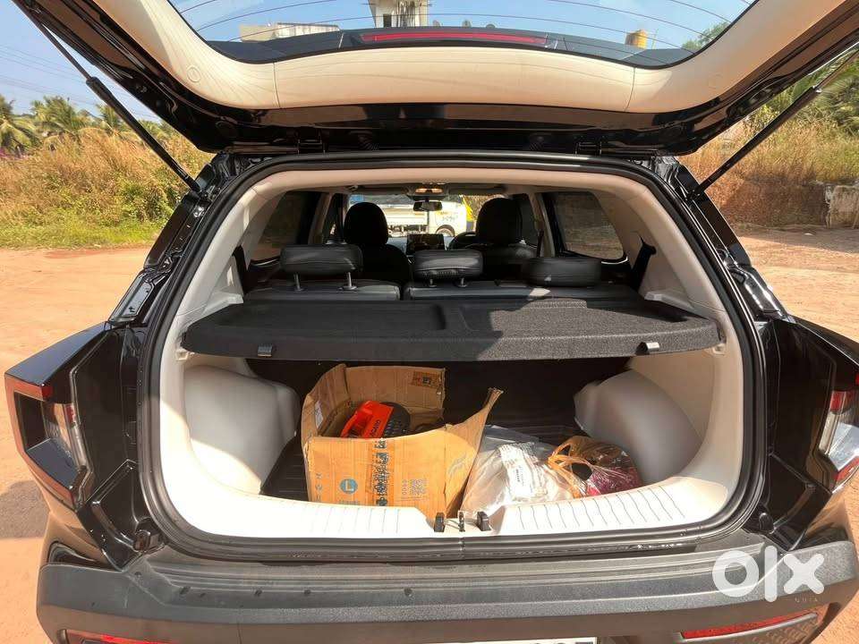 Mahindra Xuv300 Ax5 Petrol 2024