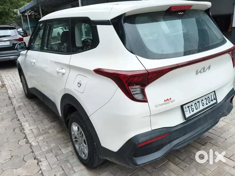 Kia Carens Premium Petrol 2024