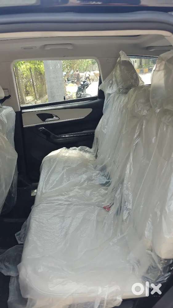 Mahindra Xuv700 Ax7 L (luxury Pack) Manual Diesel 2024 Model