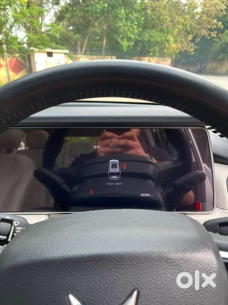 Mahindra Xuv700 2.0 Ax 7 Petrol Mt Str, 2022, Petrol