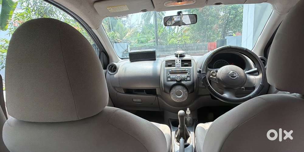 Nissan Sunny 2012
