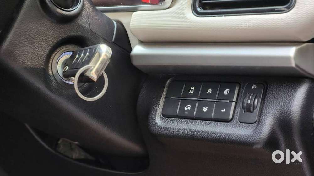 Mahindra Xuv700 2.0 Ax 5 Petrol At Str, 2022, Petrol