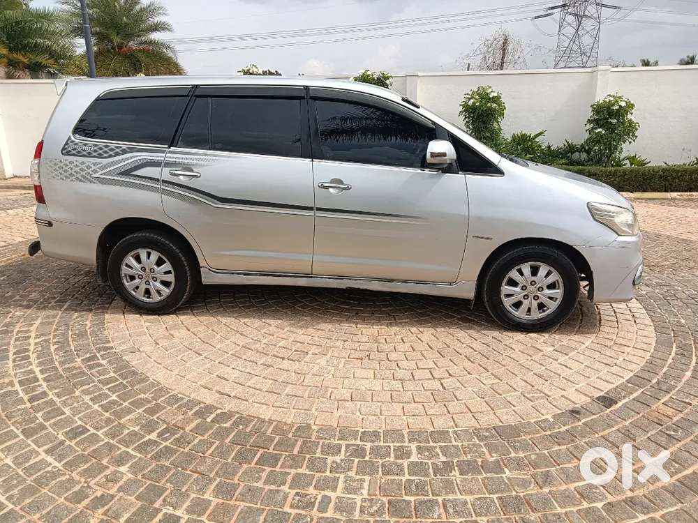 Toyota Innova V  2012 Diesel 194000 Km Driven Showroom History