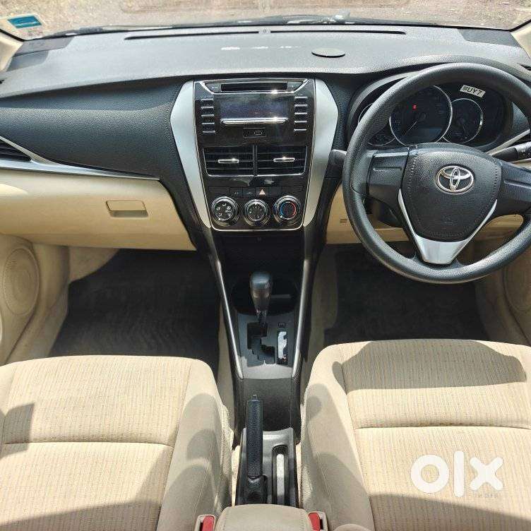Toyota Yaris J Cvt, 2018, Petrol