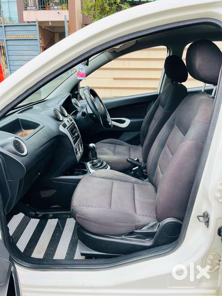 Ford Figo 2010-2012 Petrol Titanium, 2010, Petrol