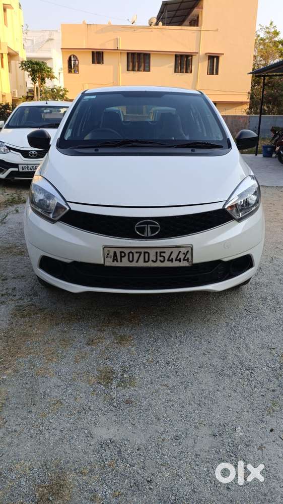 Tata Tigor Xe, 2017, Petrol