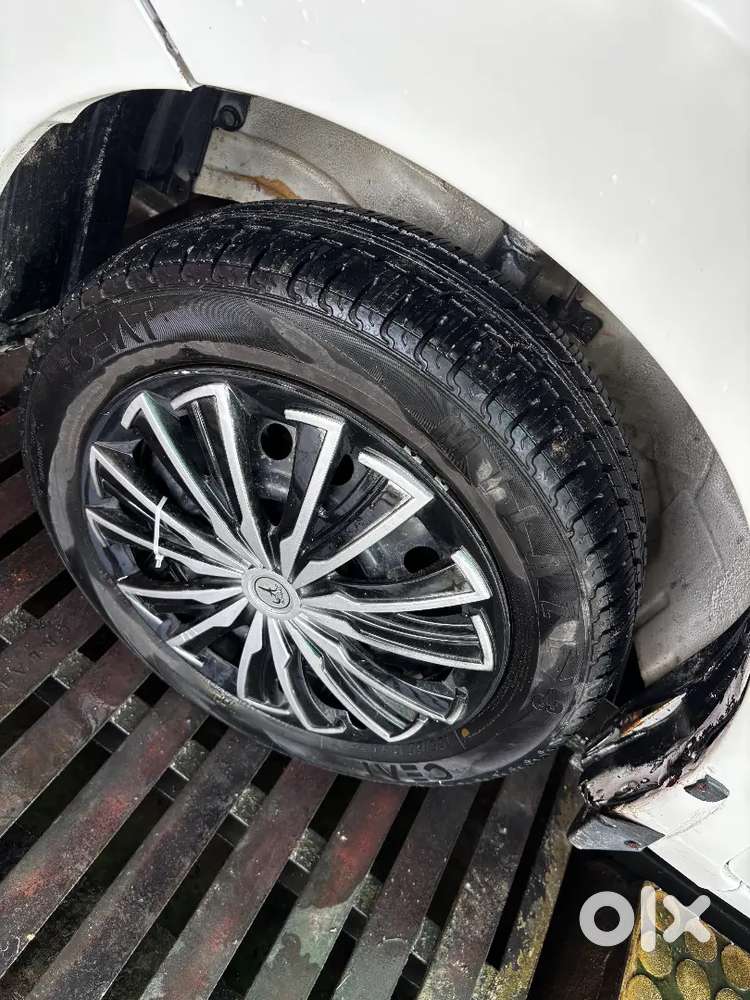 Gadi Me Koe Kami Nhi Hai