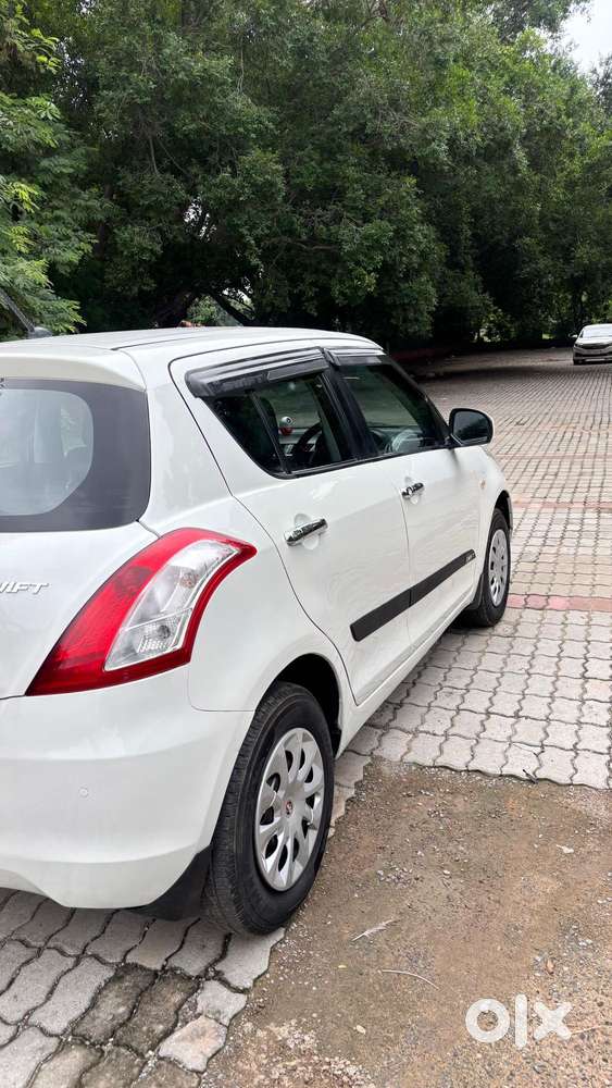 Maruti Suzuki Swift Lxi Optional-o, 2017, Cng & Hybrids